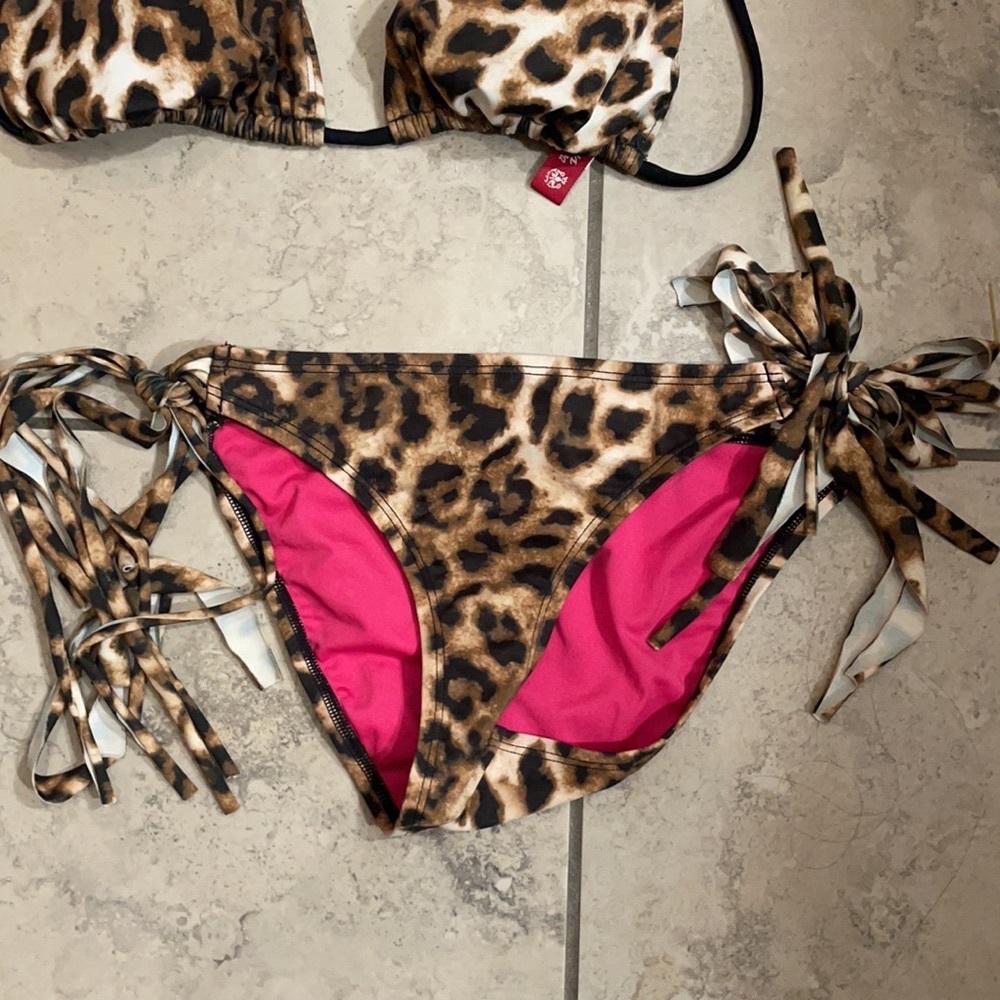 Leopard guess bottom size small ! 🐆